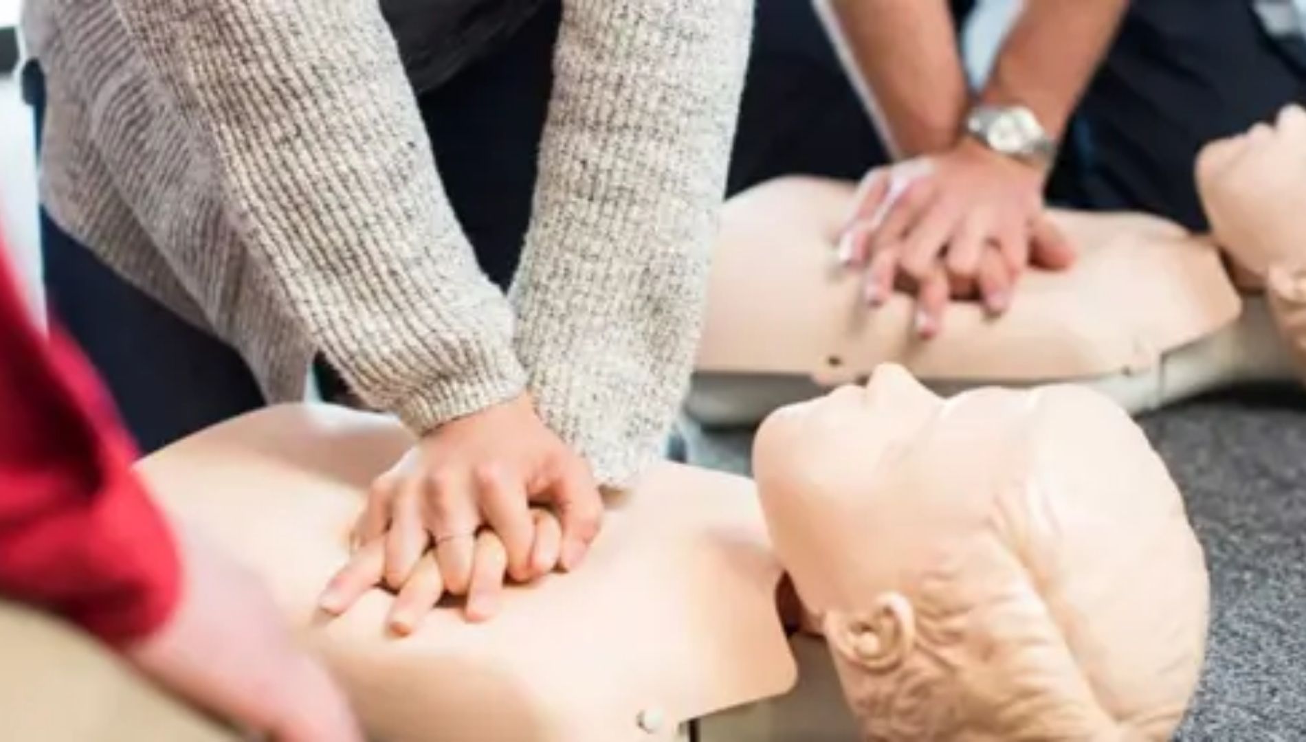 Guardia de VIPROTAM en entrenamiento de primeros auxilios